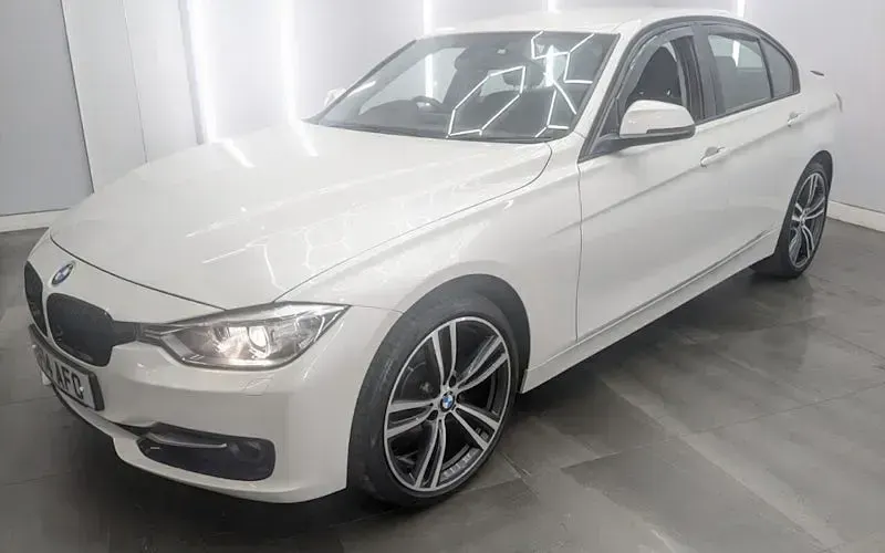 Used BMW 318 Sport Line 143 HP (105 kW) 2014 White Sedan
