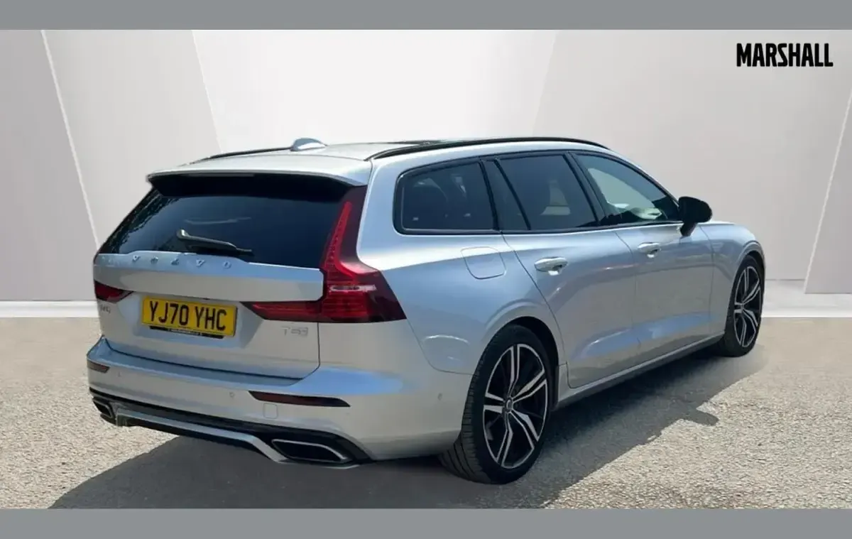 Usado Volvo V60 R-Design 250 HP (183 kW) 2020 Prateado Carrinha