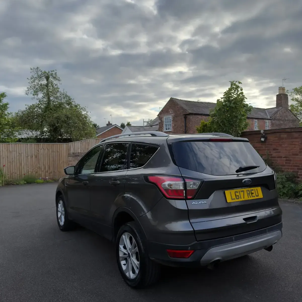 Used Ford Kuga Titanium 120 HP (88 kW) 2017 Grey SUV