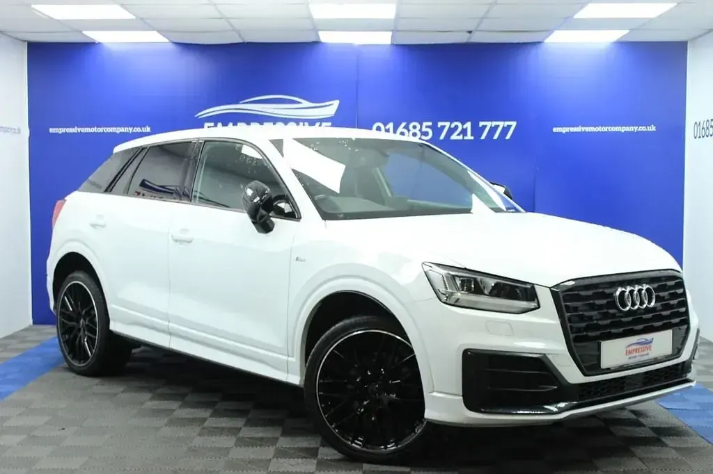 Begagnad Audi Q2 Black Edition 116 HK (85 kW) 2020 Vit SUV