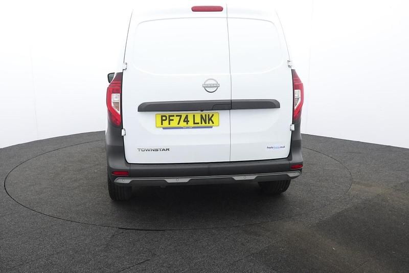Used Nissan Townstar Acenta 130 HP (95 kW) 2024 White Van