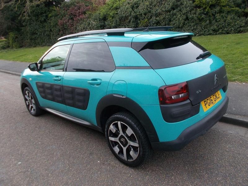Used Citroën C4 Cactus Flair 100 HP (73 kW) 2016 Blue Hatchback