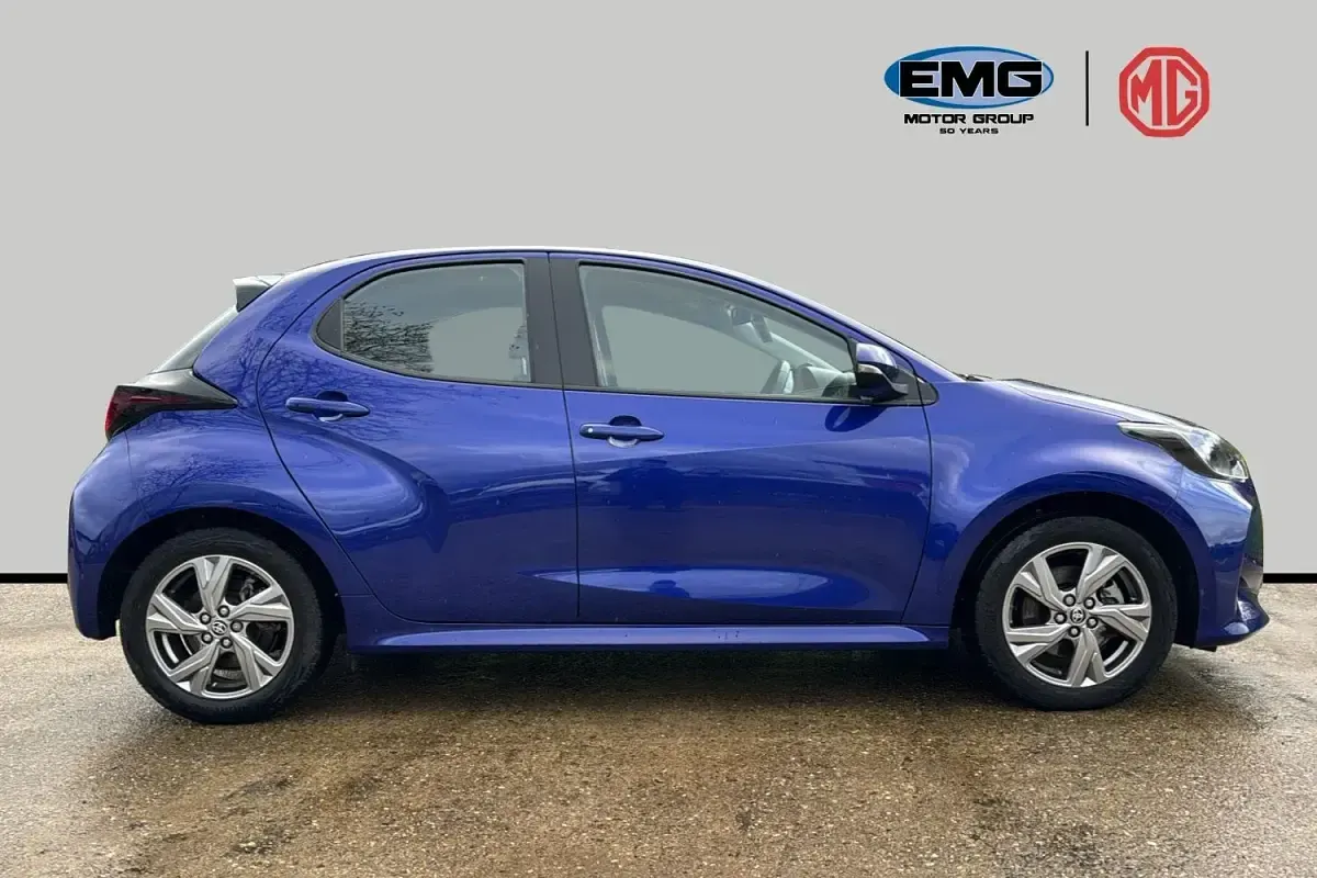 Usado Toyota Yaris 116 HP (85 kW) 2024 Azul Citadino