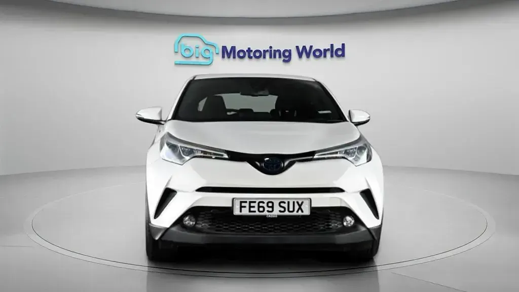 Second-hand Toyota C-HR 122 CP (89 kW) 2019 Alb SUV