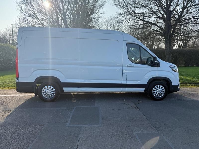 Used Maxus V90 204 HP (150 kW) 2023 White Van
