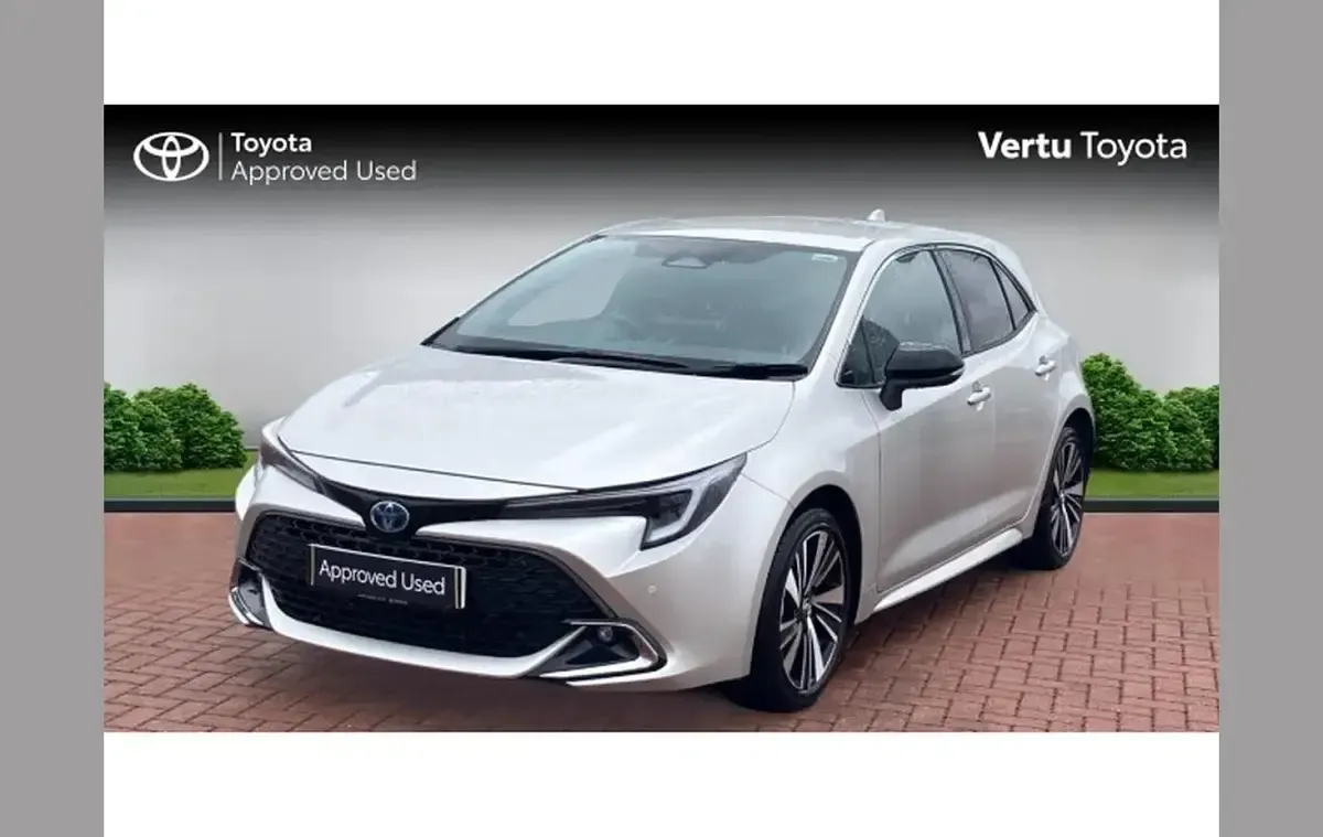 Used Toyota Corolla Design 140 HP (102 kW) 2025 Silver Hatchback