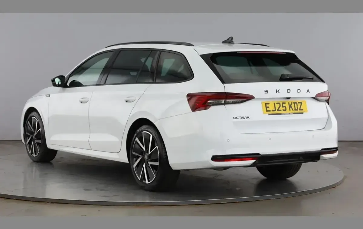 Used Skoda Octavia SportLine 147 HP (108 kW) 2025 Moon white metallic Estate