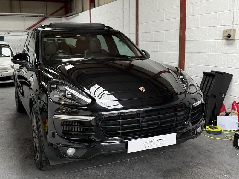Used Porsche Cayenne Platinum Edition 262 HP (192 kW) 2018 Black SUV
