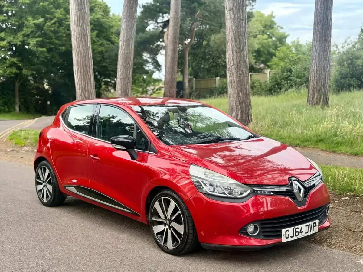 Used Renault Clio Dynamique 90 HP (66 kW) 2014 Red Hatchback