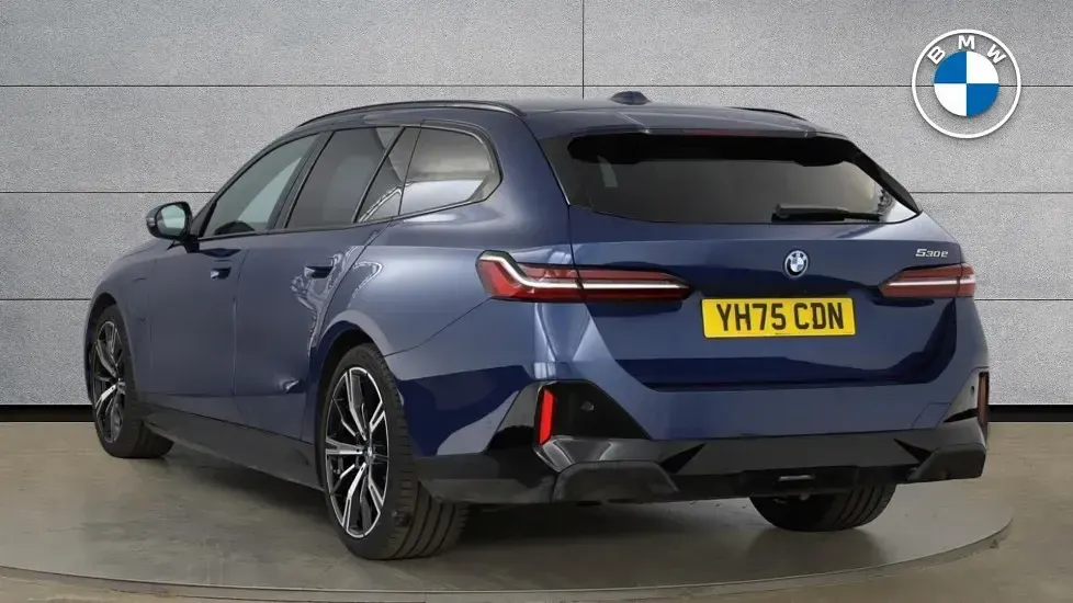 Used BMW 530e M Sport 295 HP (216 kW) 2025 Blue Estate