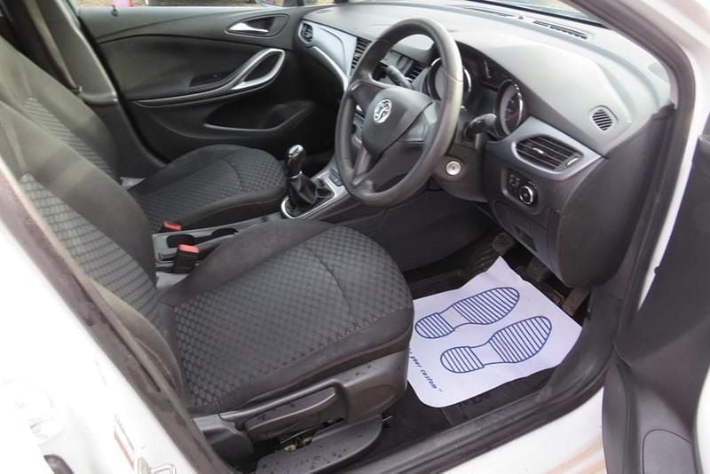 Second-hand Vauxhall Astra 2018 Alb Break