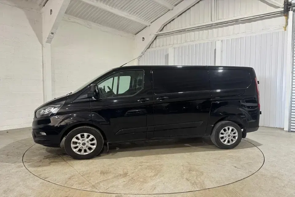Usado Ford Transit Custom Limited 130 HP (95 kW) 2021 Preto Van