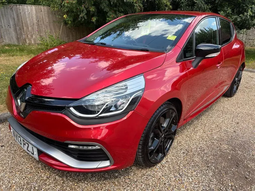 Used Renault Clio 200 HP (147 kW) 2013 Red Hatchback