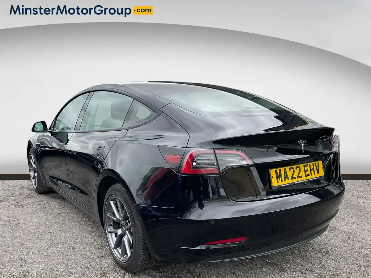 Używany Tesla Model 3 Standard Range 235 kW (320 KM) 2022 Czarny Sedan/Limuzyna