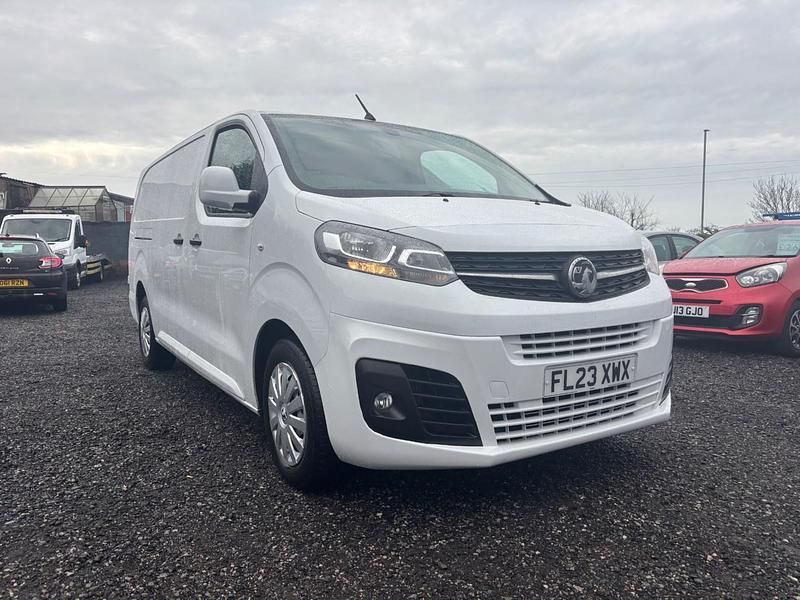 Used Vauxhall Vivaro 145 HP (106 kW) 2023 White MPV
