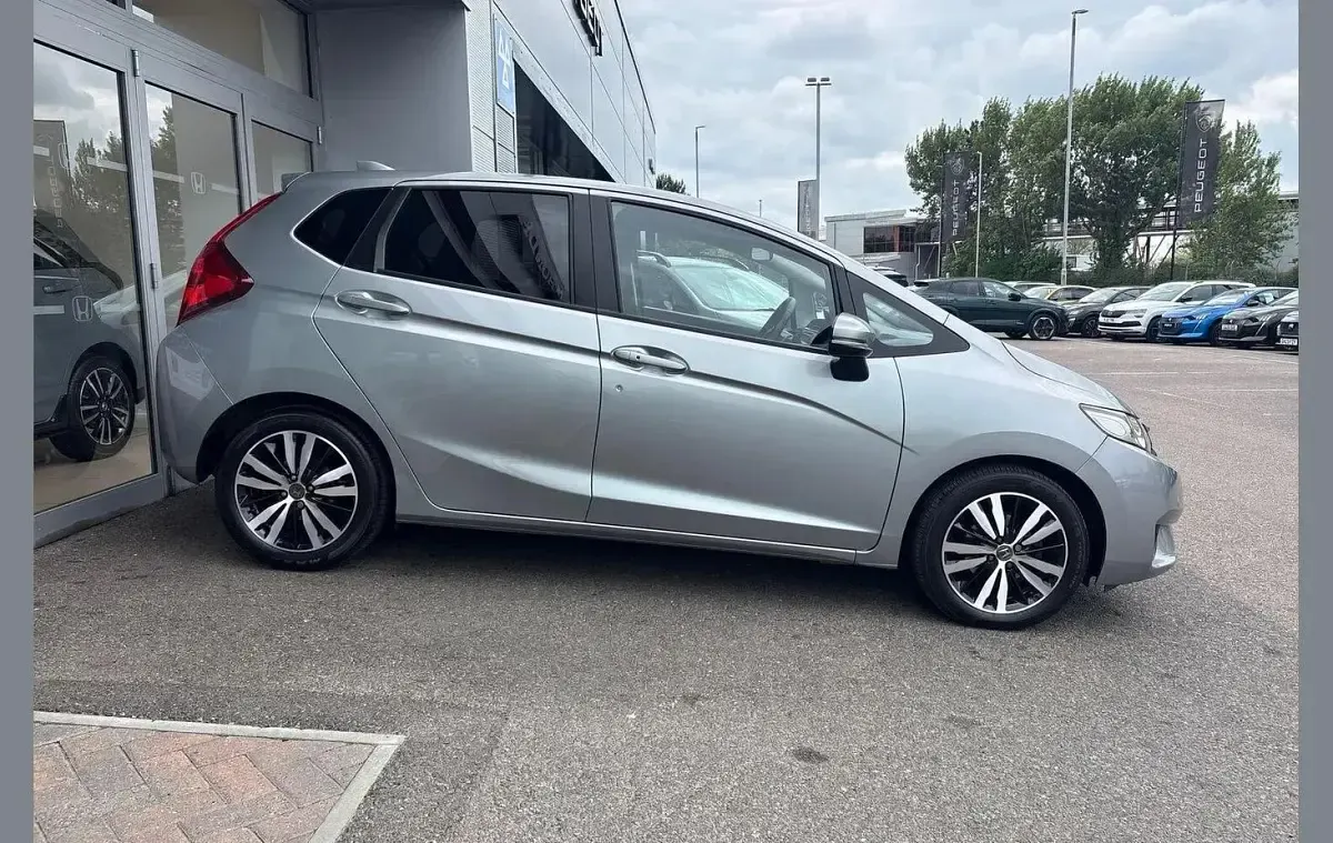 Begagnad Honda Jazz EX 102 HK (75 kW) 2016 Silver Halvkombi