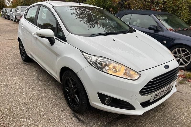White Used 2013 Ford Fiesta Zetec Hatchback | £3,895 (Fair price) - Image 1/1