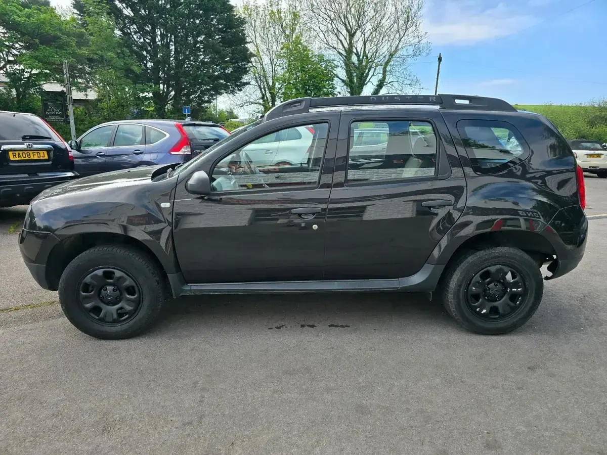Used Dacia Duster Ambiance 115 HP (84 kW) 2015 Black SUV