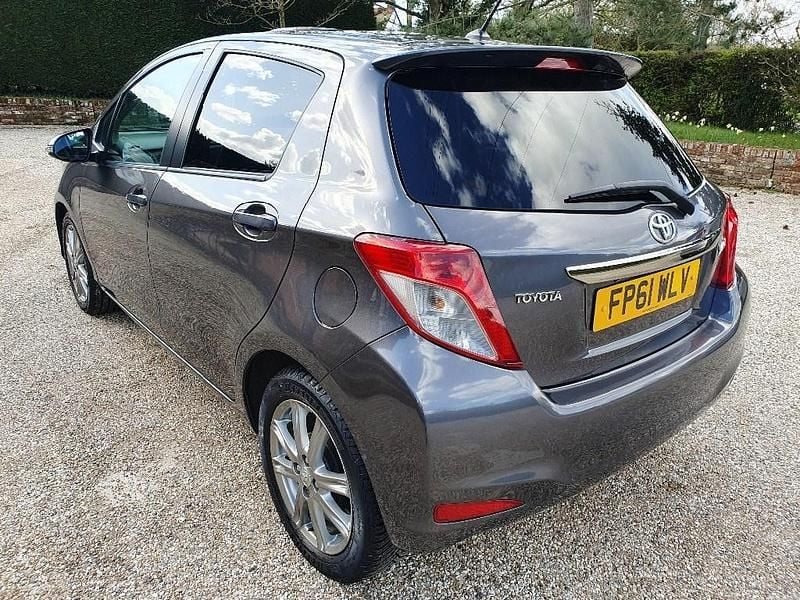 Used Toyota Yaris SR 99 HP (72 kW) 2012 Grey Hatchback
