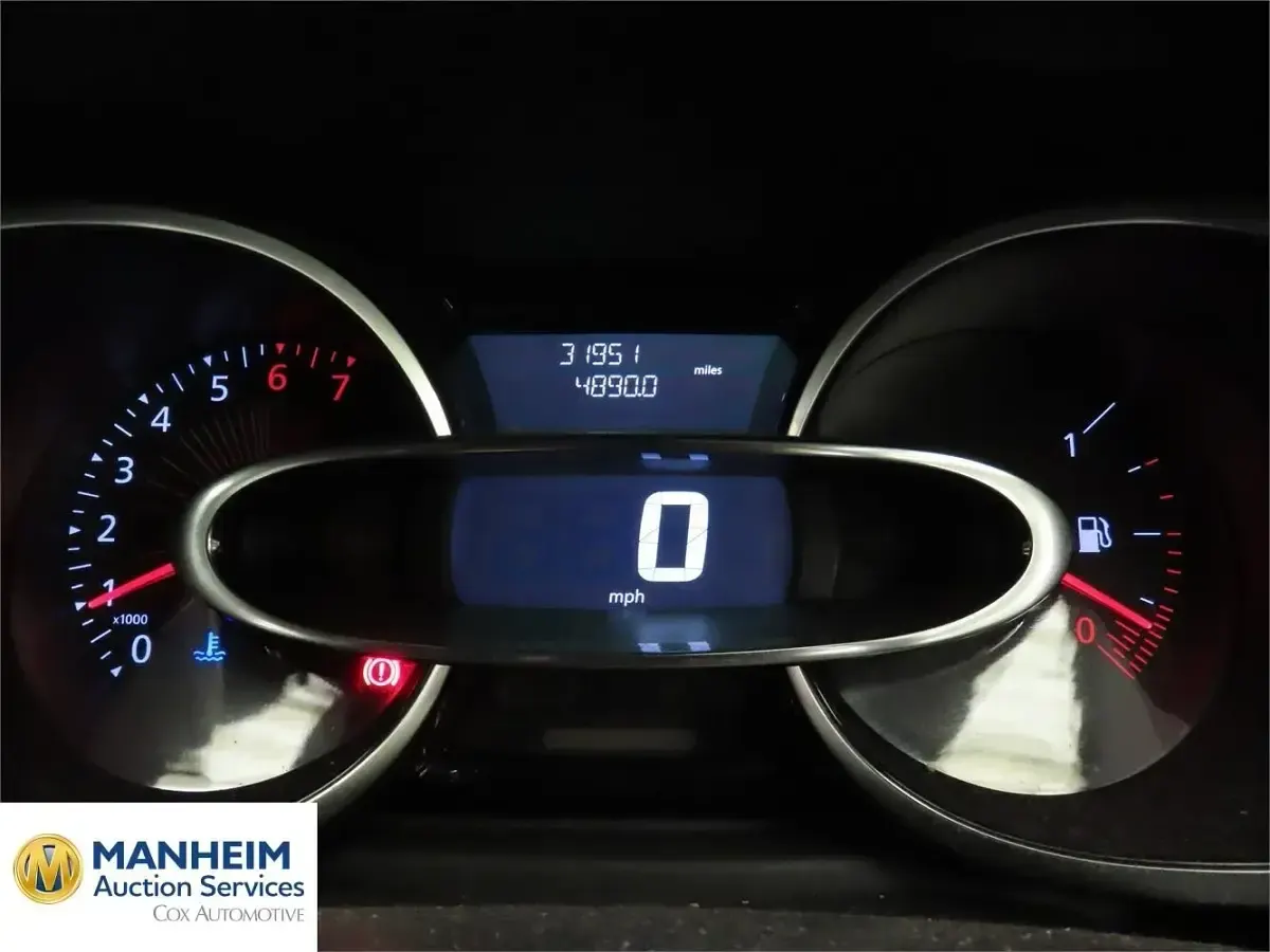 Used Renault Clio IV Dynamique 75 HP (55 kW) 2016 Red Hatchback