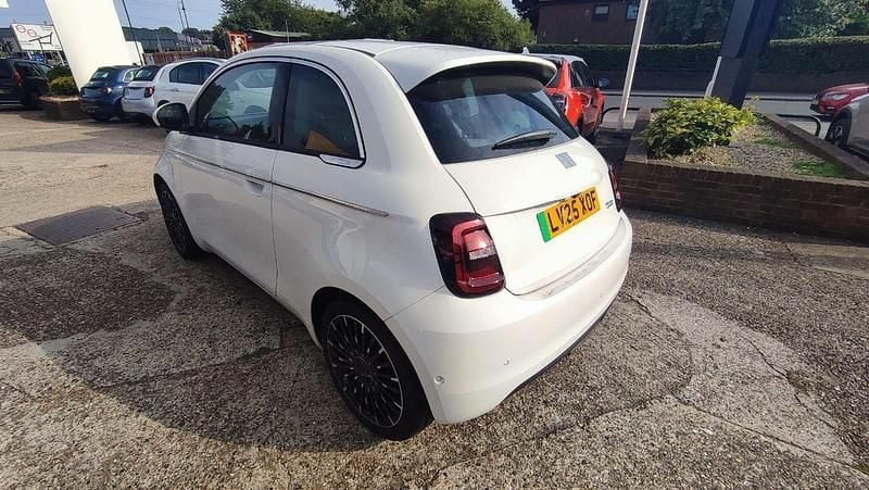 White New 2025 Fiat 500e Hatchback | £26,000 (A bit pricey) - Image 1/4