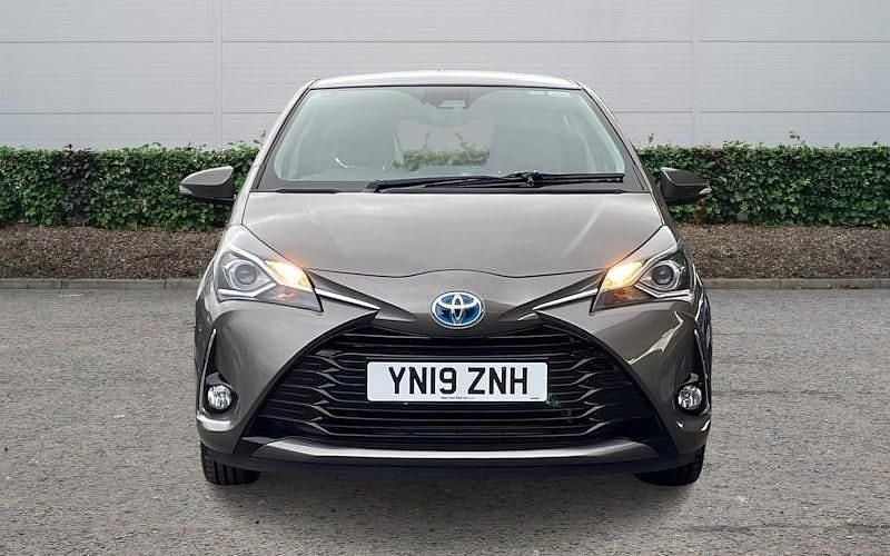 Second-hand Toyota Yaris Hybrid 101 CP (74 kW) 2019 Auriu Hatchback