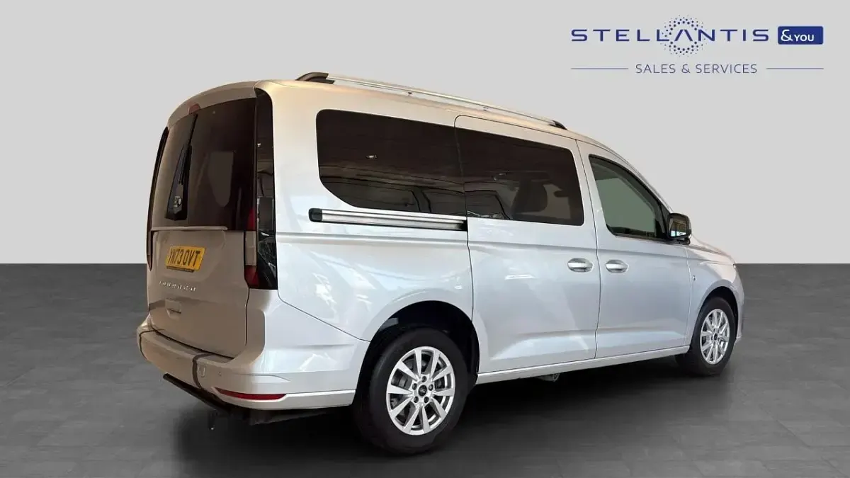 Used Ford Grand Tourneo Connect Titanium 112 HP (82 kW) 2023 Grey MPV
