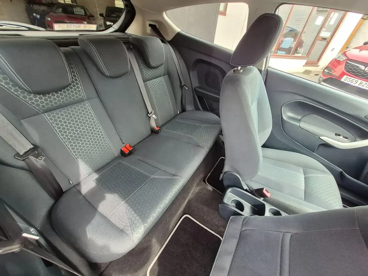 Used Ford Fiesta Titanium 96 HP (70 kW) 2011 Silver Hatchback