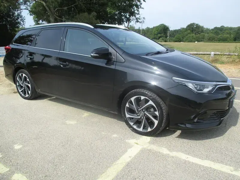 Used Toyota Auris Design 116 HP (85 kW) 2015 Black Estate