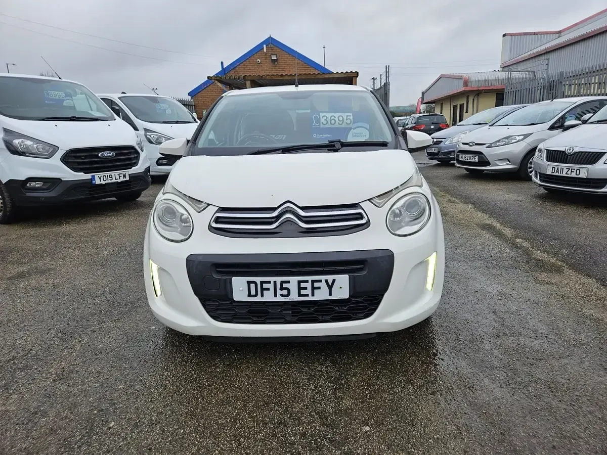 Used Citroën C1 Feel 68 HP (50 kW) 2015 White Hatchback