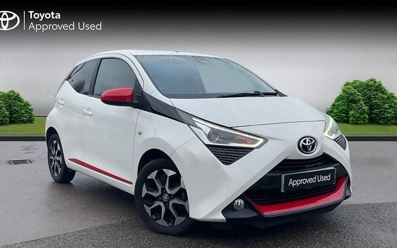 Pure white Used 2021 Toyota Aygo Trend Hatchback | £12,455 (Fair price) - Image 1/4