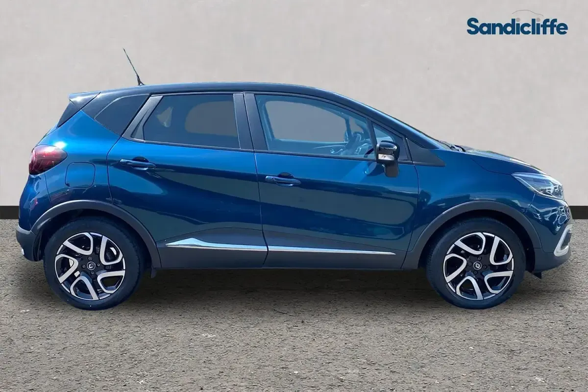 Used Renault Captur Iconic 90 HP (66 kW) 2018 Blue/black SUV