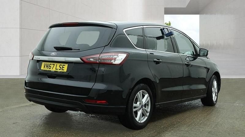 Usado Ford S-MAX Titanium 180 HP (132 kW) 2017 Preto Monovolume