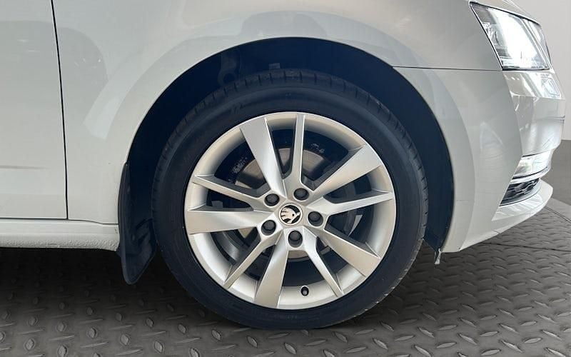 Used Skoda Octavia SE L 150 HP (110 kW) 2019 White Estate