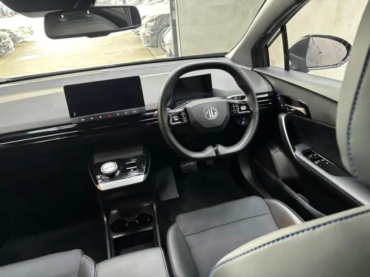 Begagnad MG MG4 EV Trophy 63 kW (87 HK) 2023 Grå Halvkombi