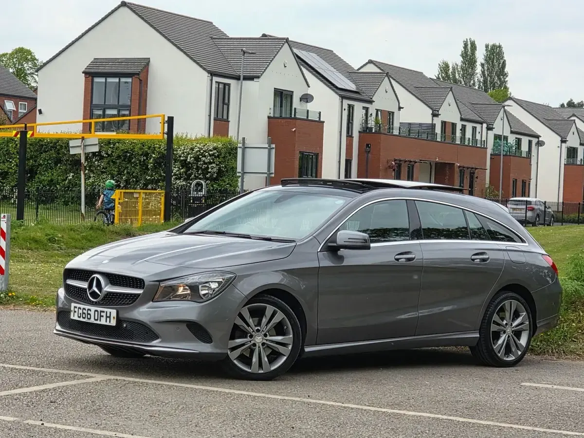 Usado Mercedes CLA200 Shooting Brake 136 HP (100 kW) 2016 Cinzento Carrinha