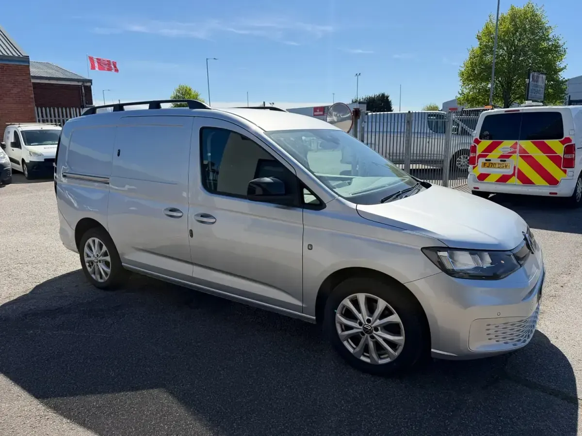 Używany VW Caddy Pro 2021 Srebrny Minivan