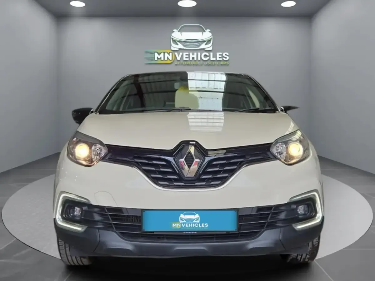 Used Renault Captur Iconic 88 HP (64 kW) 2018 Cream SUV