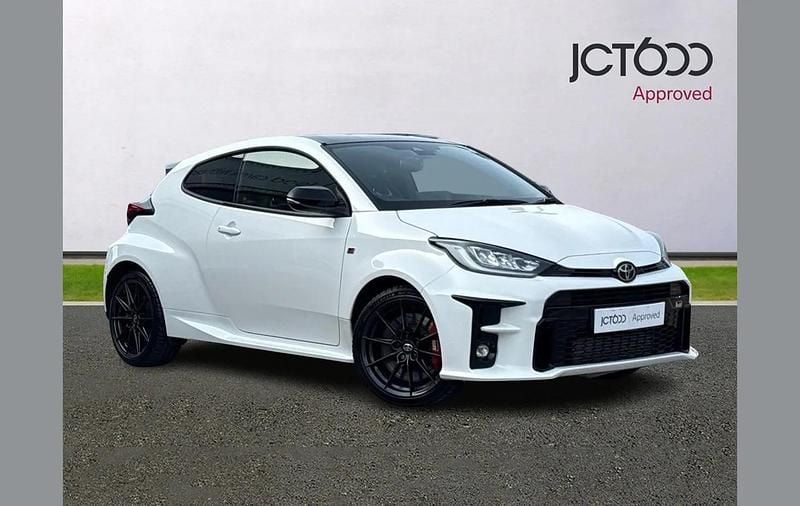 Used Toyota Yaris 257 HP (189 kW) 2021 White Hatchback