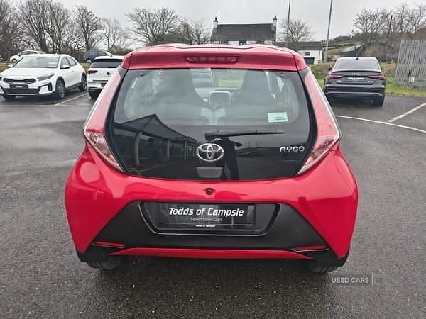 Used Toyota Aygo X-play 68 HP (50 kW) 2016 Red Hatchback
