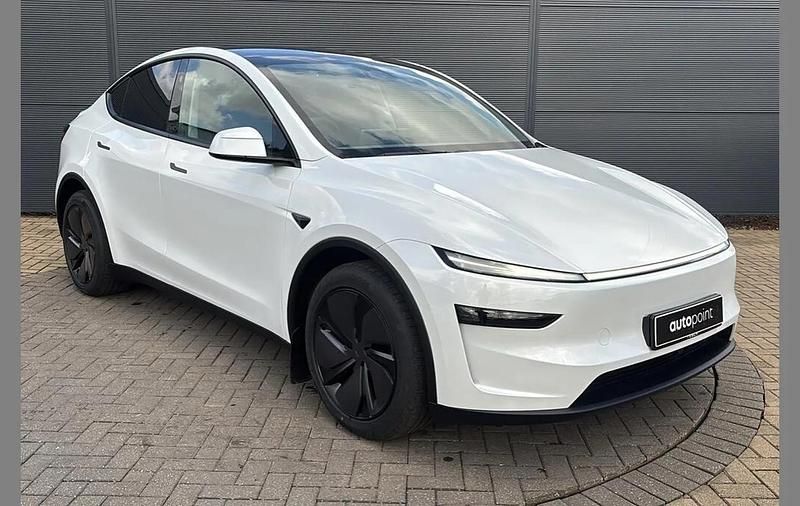 New Tesla Model Y Long Range AWD 286 kW (389 HP) 2025 White SUV