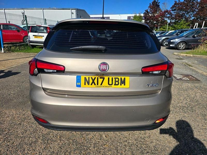 Used Fiat Tipo Lounge 95 HP (69 kW) 2017 Grey Hatchback