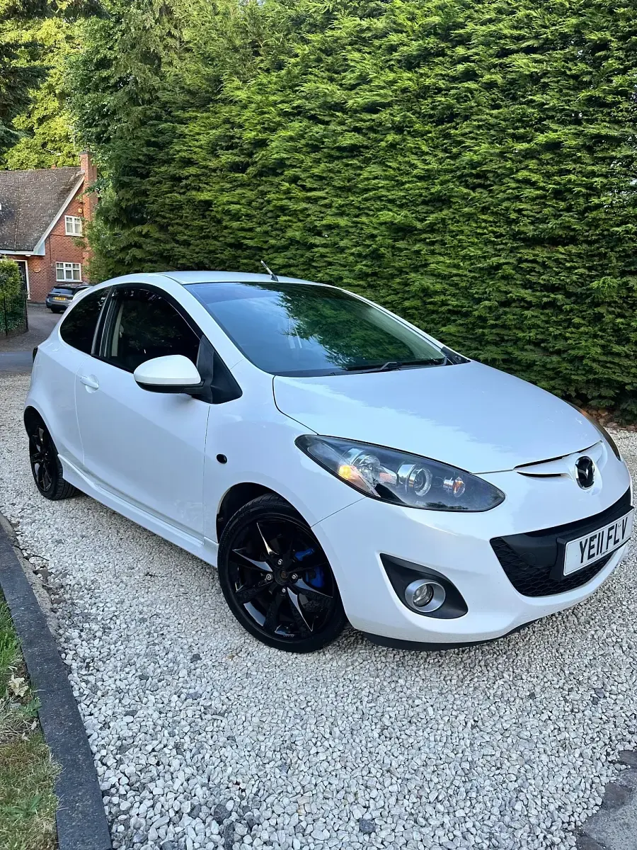 Used Mazda 2 Inclusive 102 HP (75 kW) 2011 White Hatchback