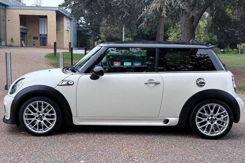 White Used 2013 Mini Cooper S Hatch Hatchback | £4,995 (Fair price) - Image 1/1