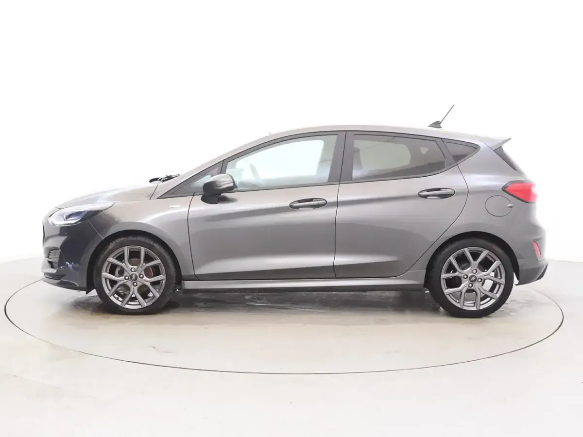 Usado Ford Fiesta ST-Line 2023 Gris Utilitario