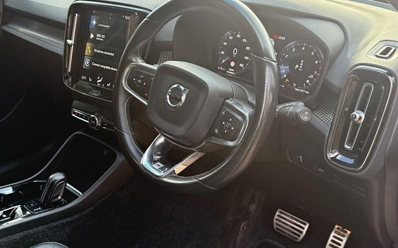 Used Volvo XC40 R-Design 247 HP (181 kW) 2019 Silver SUV
