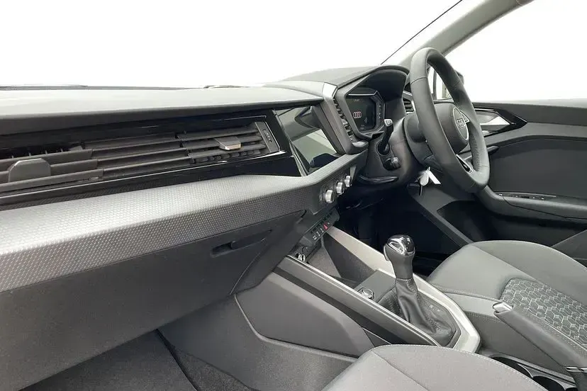 Used Audi A1 Sportback Sport 114 HP (83 kW) 2025 Glacier white Hatchback