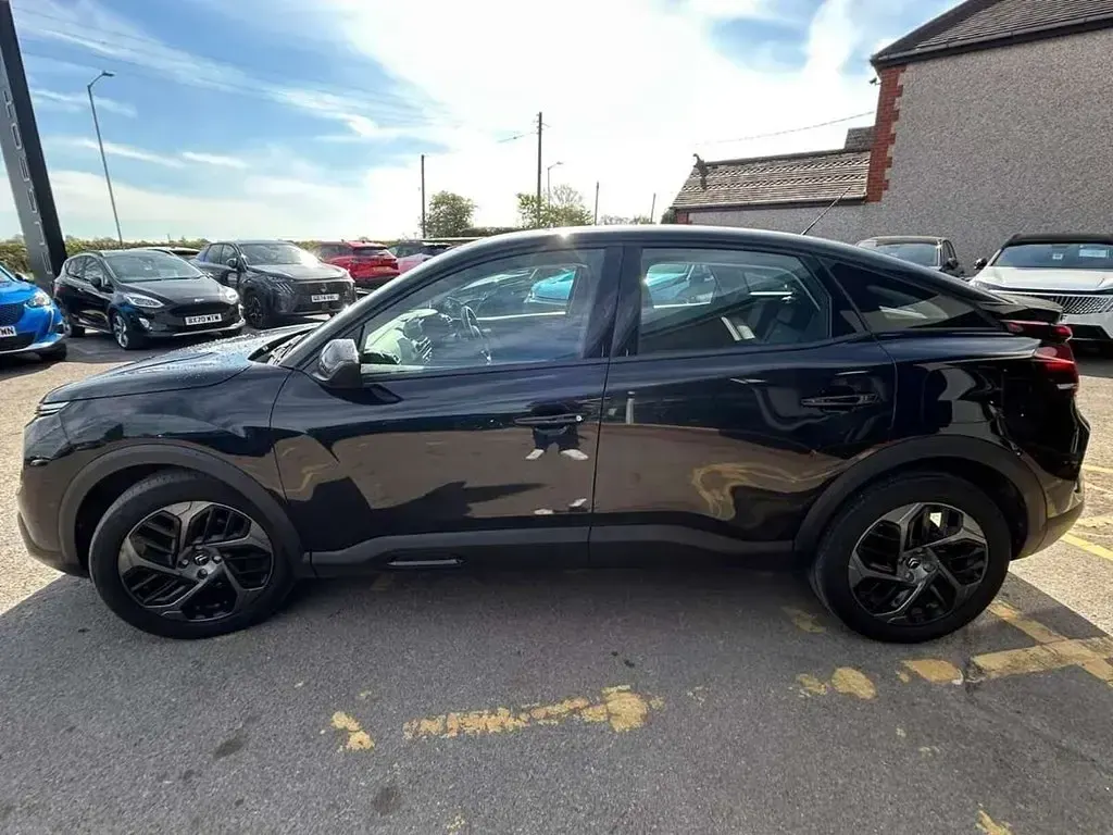 Usado Citroën C4 108 CV (79 kW) 2022 Negro Utilitario