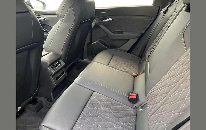 Used Audi Q6 e-tron Advanced 284 kW (387 HP) 2025 Blue SUV