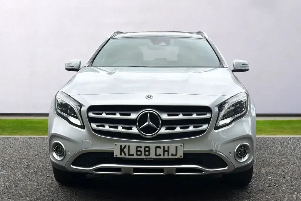 Used Mercedes GLA200 Premium Plus 136 HP (100 kW) 2019 Silver SUV